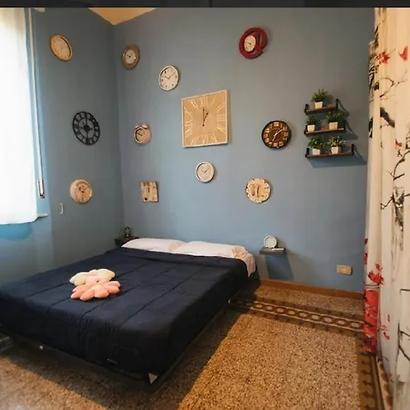 Bonanno Street Tower Clock Room Pisa Exterior photo